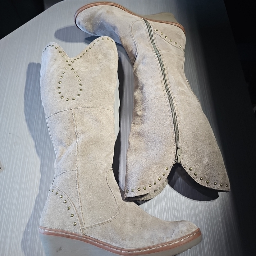 Baretraps Onessa Taupe Studded Suede Snow Boot Women's 8M Excellent Pre-Owned - Picture 7 of 12
